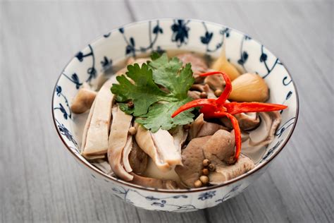   Spicy Pig Stomach Soup: En Smakrik och Väldoftande Fusion av Kryddiga Aromer och Mjuka Texturer!