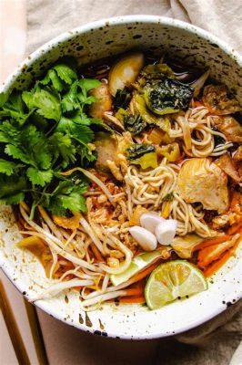  Khao Soi: En Umamirik Explosion Med Krämig Kokosmjölk och Knäckig Fritterad Nudel