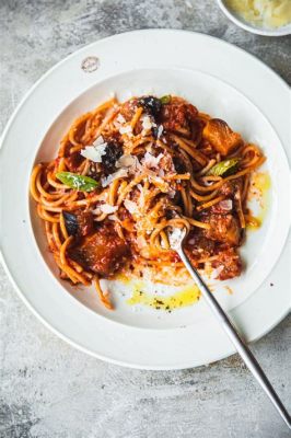 Pasta alla Norma! En Siciliansk Klassiker Med Krämig Tomatsås Och Färska Auberginer